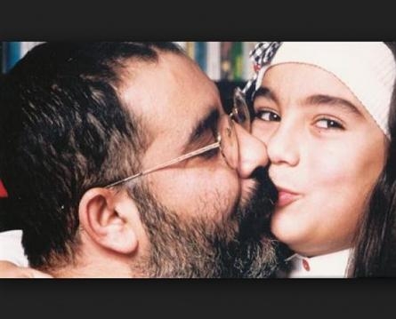 AHMET KAYA’NIN KIZI BÜYÜDÜ! GÖRENLER GÖZLERİNE İNANAMIYOR! galerisi resim 2