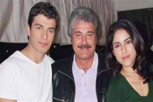 ÜNLÜ OYUNCUDAN SEVENLERİNİ ÜZEN HABER! galerisi resim 2