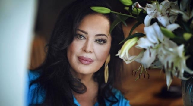 TÜRKAN ŞORAY SEVENLERİNİ ÜZDÜ! galerisi resim 3