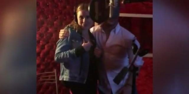 CHLOE VE SİNAN AKÇIL'LA DÜET YAPACAĞI SIRADA SERDAR ORTAÇ... galerisi resim 2