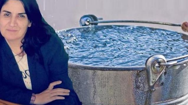 "Sancılanınca evin banyosuna girip kendi kendime doğum yaptım. Bany galerisi resim 3