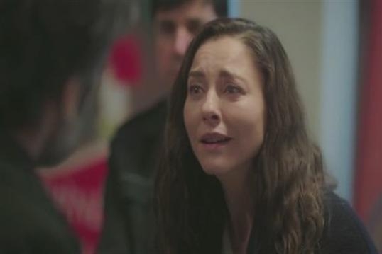 ECE USLU'NUN SETTE SİLİKONLARI PATLAD galerisi resim 2