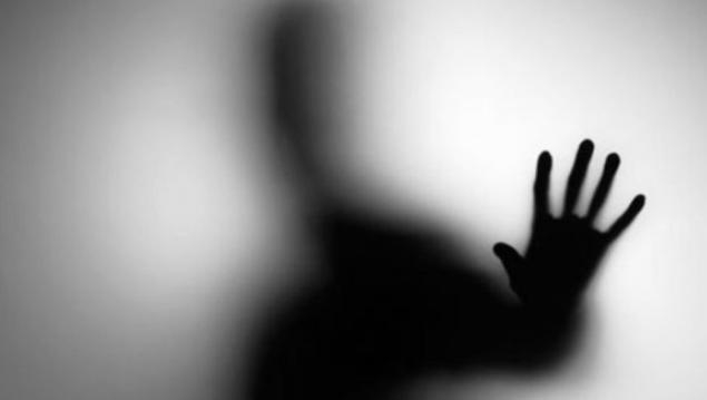 EVE ZORLA GİRİP TECAVÜZ ETTİ ÜSTELİK ORDA UYUYAKALDI. GENÇ KADIN... galerisi resim 2