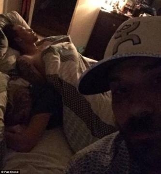 Eve erken gelen adam yatak odasına girince sevgilisi ve bir adamı yatakt galerisi resim 5