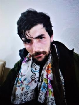 Akşam saatleriydi, annesiyle birlikte televizyon izleyip bir yandan sohb galerisi resim 4