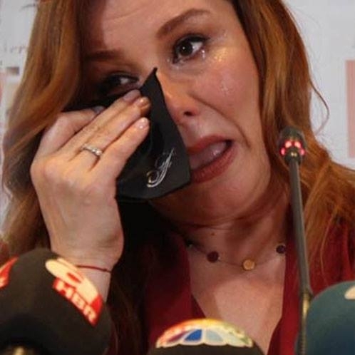 Deniz Seki gözyaşlarını tutamadı!Kaynak: Deniz Seki gözyaşlarını tutamad galerisi resim 4