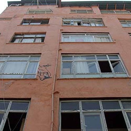 Kaçak yurt binasına baskından neler çıktı neler galerisi resim 6