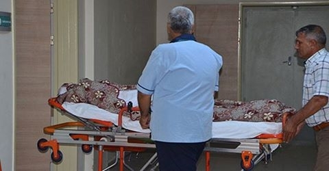 Cenazeler karışınca defnedilen kadın mezardan çıkarıldı galerisi resim 2