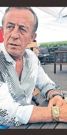 Ali Ağaoğlu'nun altın bileziğiKaynak: Ali Ağaoğlu'nun altın bi galerisi resim 2