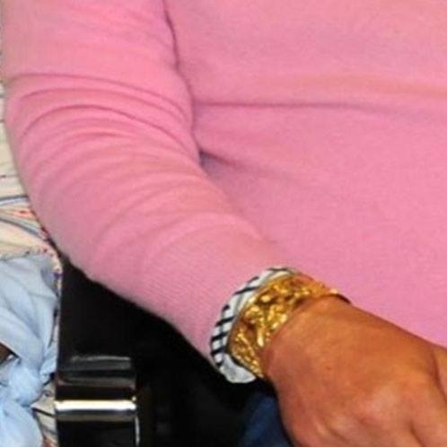Ali Ağaoğlu'nun altın bileziğiKaynak: Ali Ağaoğlu'nun altın bi galerisi resim 3