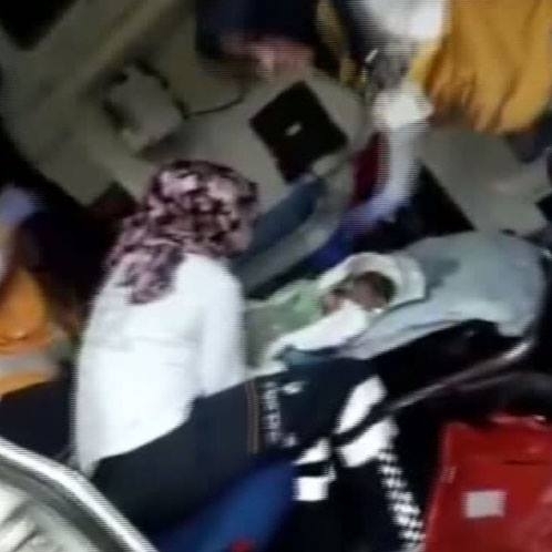 Yeni doğmuş bebeği havalandırmaya attılar galerisi resim 2