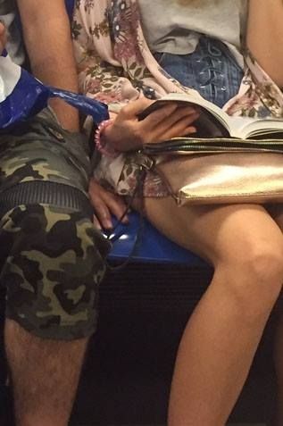 Dün geceden beri tartışılan metroda taciz iddiası galerisi resim 3