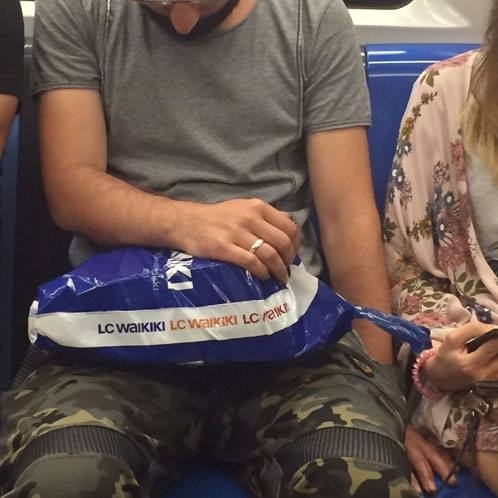 Dün geceden beri tartışılan metroda taciz iddiası galerisi resim 7