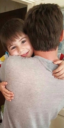 Ceceli Amerika'dan döndü, oğluna koştu ve... galerisi resim 3