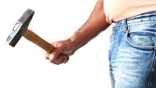 Kocasını çekiçle öldürüp, sevgilisi ve sevgilisinin kardeşiyle yaktı! galerisi resim 1