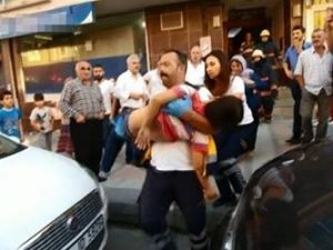 Küçük Çocuk Asansörle Duvar Arasına Sıkıştı