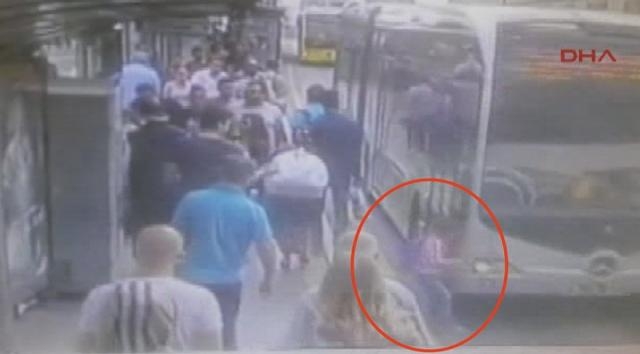 ARKADAŞIYLA ŞAKALAŞIYORDU Kİ... galerisi resim 1