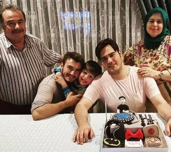 Mustafa Ceceli yeni sevgilisini babasının elini öpmeye götürdü galerisi resim 3