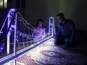 İstanbul’u görmek isteyen kızına Boğaz Köprüsü’nün maketini yaptı
