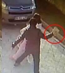 9 yaşındaki kızın başına parke taşıyla vurup kaçtı galerisi resim 4