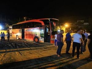 İnanılmaz ölüm! Uyurken yola savruldu