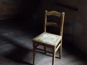 Aldatan kocasına sandelye bacağı ile işkence etti