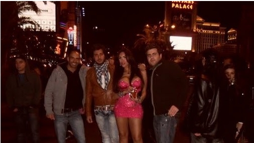 Resimdeki Trans Karısını Başka Bir Adamla Kendi Yatağında Yakalayınca... galerisi resim 9