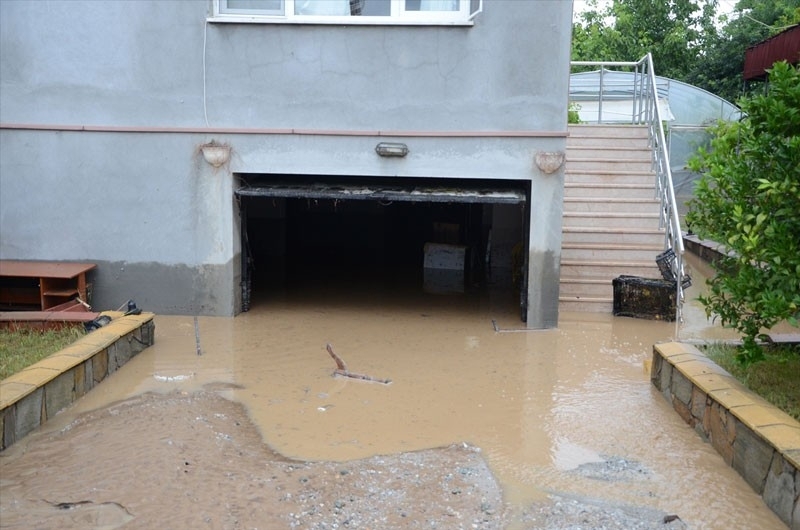 Yollar kapandı evler sular altında galerisi resim 4