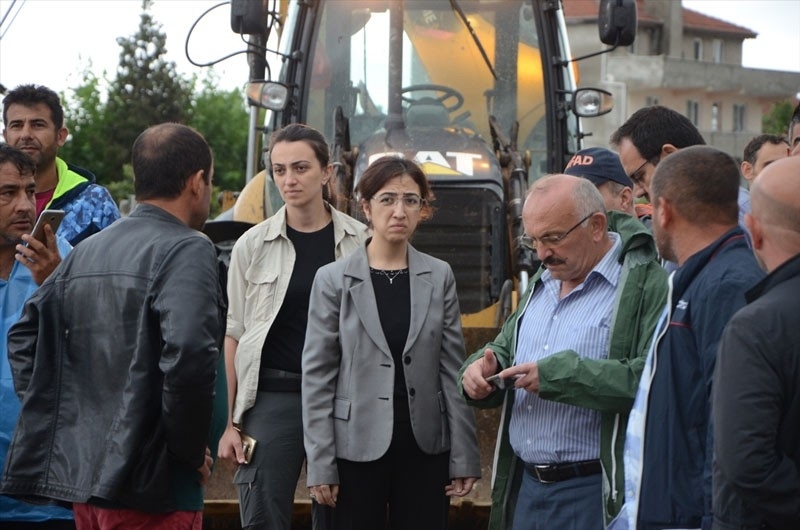 Yollar kapandı evler sular altında galerisi resim 5