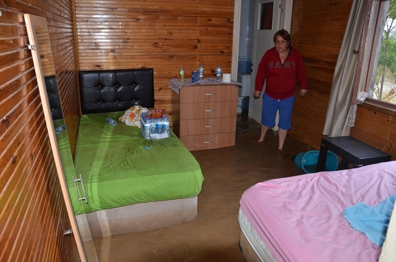 Yollar kapandı evler sular altında galerisi resim 8