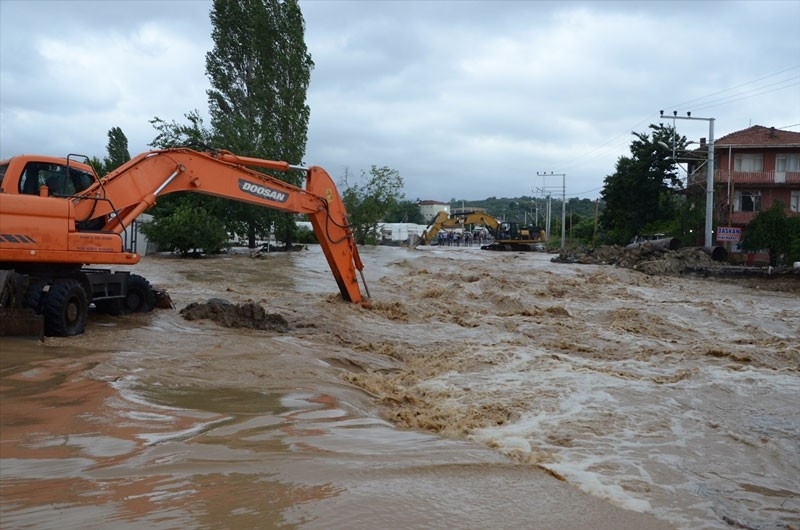 Yollar kapandı evler sular altında galerisi resim 9