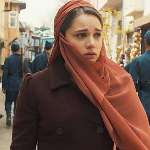 18 Yaşındaki Oyuncu Miray Daner'in Tatil Fotoğrafı Ortalığı Karıştı galerisi resim 2