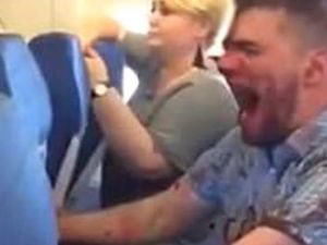 Antalya uçağında olay! Sarhoş yolcu kanlar içinde...