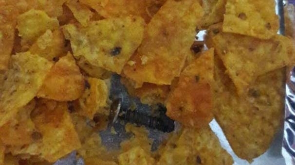 Severek yediğimiz cips poşeti içinden öyle bir şey çıktı ki... galerisi resim 3