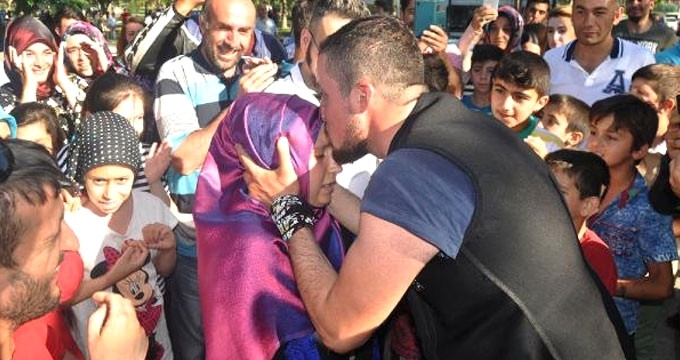 Sürpriz Evlilik Teklifine Olumlu Cevap Alamayınca Neye Uğradığını Şaşırd galerisi resim 2