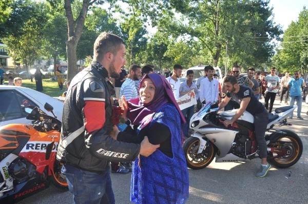 Sürpriz Evlilik Teklifine Olumlu Cevap Alamayınca Neye Uğradığını Şaşırd galerisi resim 7