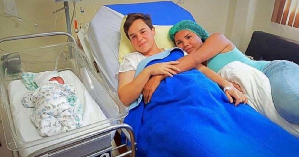 Sıradan bir aile gibiler ama aslında gerçek olduğundan daha karışık galerisi resim 1