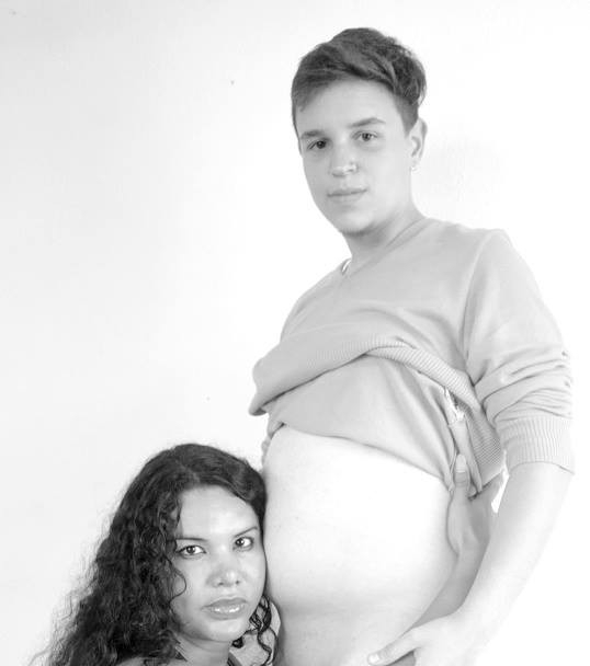 Sıradan bir aile gibiler ama aslında gerçek olduğundan daha karışık galerisi resim 5