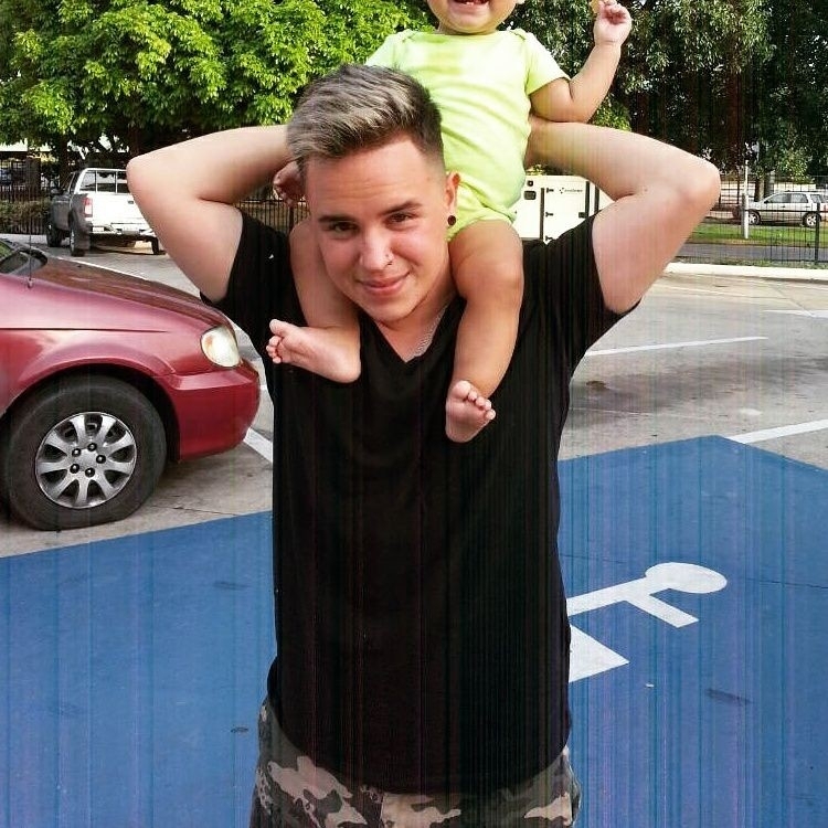 Sıradan bir aile gibiler ama aslında gerçek olduğundan daha karışık galerisi resim 7