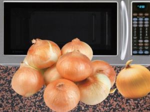 Soğanın başını kesip 30 saniye fırına atın ve…