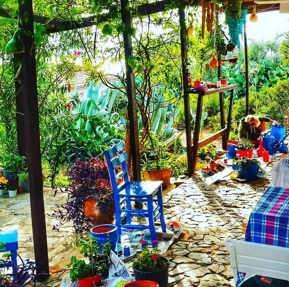 Ünlü şarkıcı İstanbul'da her şeyini bırakıp köye yerleşti! galerisi resim 15