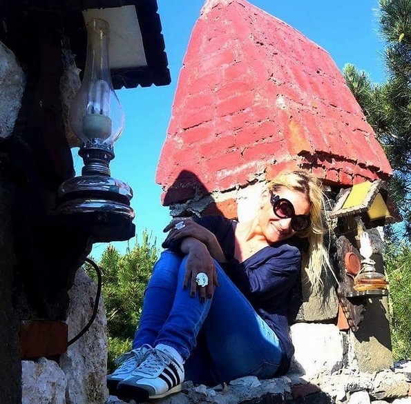 Ünlü şarkıcı İstanbul'da her şeyini bırakıp köye yerleşti! galerisi resim 8