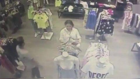 Mağazada elle tacize isyan galerisi resim 3