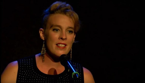 Ünlü şarkıcı, sahnede düşüp hayatını kaybetti galerisi resim 5