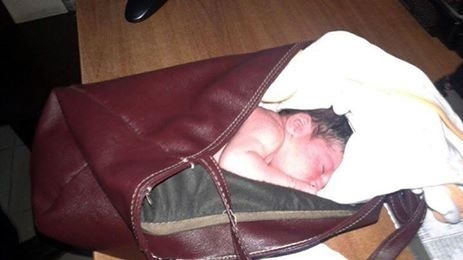 Adana'da yeni doğmuş bebeği çöpe bıraktılar galerisi resim 1