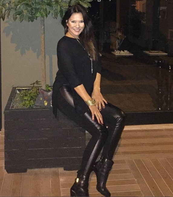 Aydan Şener’in bikinili hali genç kızlara taş çıkarttı galerisi resim 20