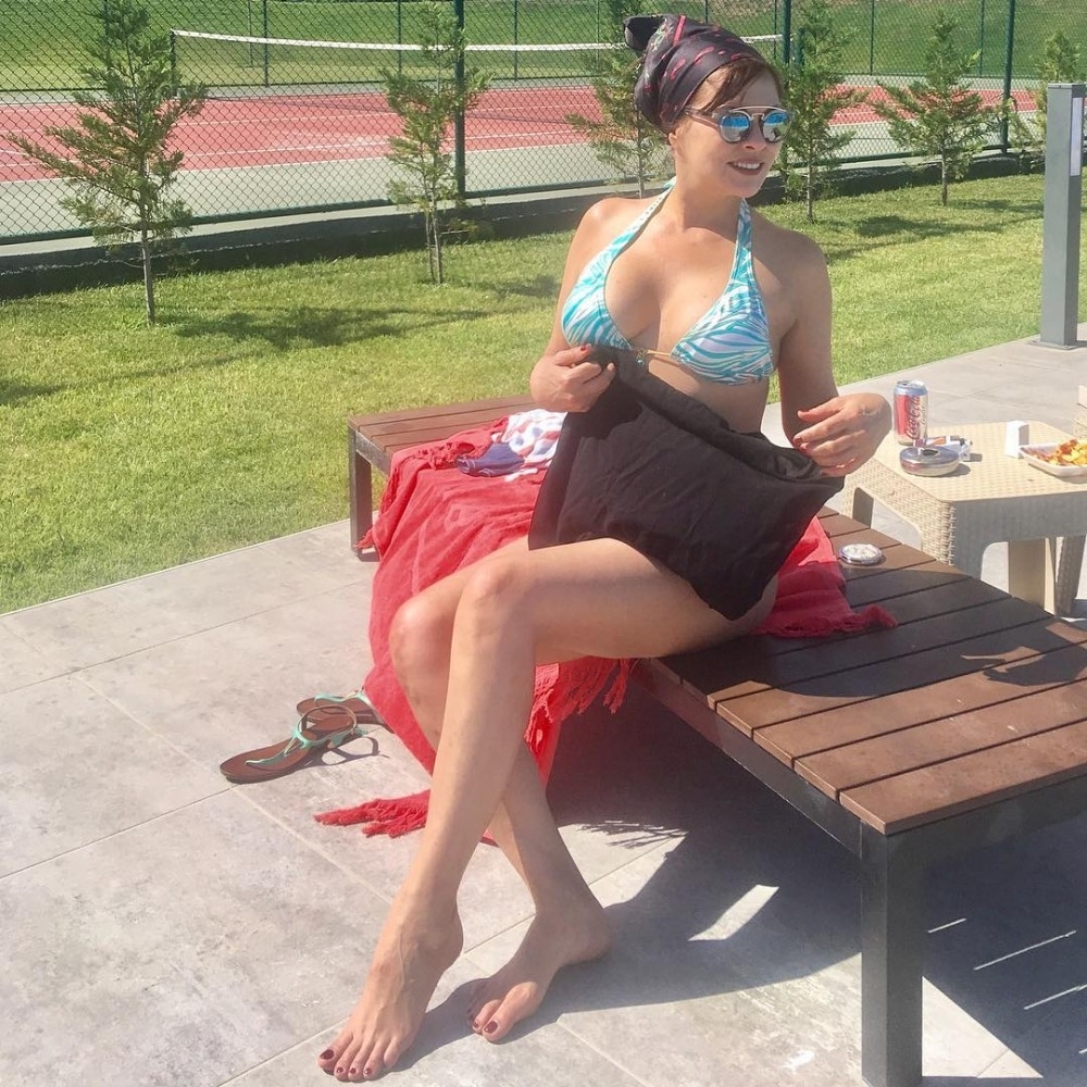 Aydan Şener’in bikinili hali genç kızlara taş çıkarttı galerisi resim 3