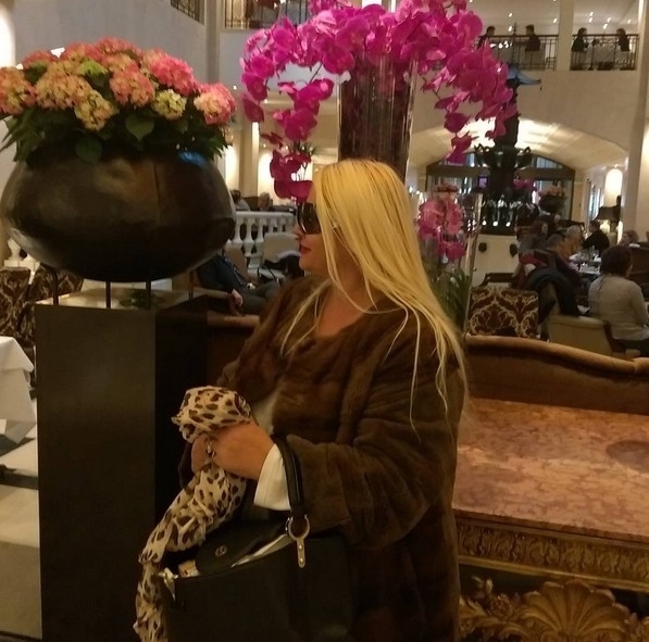 Banu Alkan'ın serveti buradan geliyormuş arkasından yasak aşk çıktı galerisi resim 8