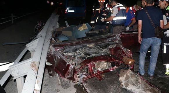 Ölüler var... Araç bu hale geldi galerisi resim 1