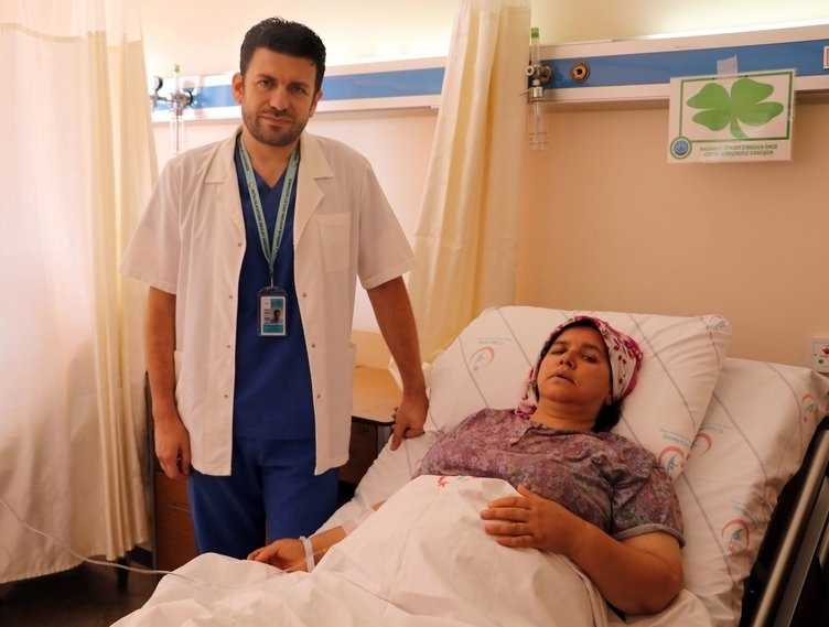 Petek bal yiyen kadının midesinden çıktı! galerisi resim 2